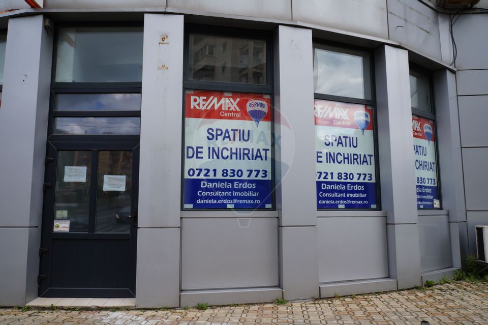 REZERVAT / Inchiriere spatiu comercial/birouri, situat la intrarea in Racadau.