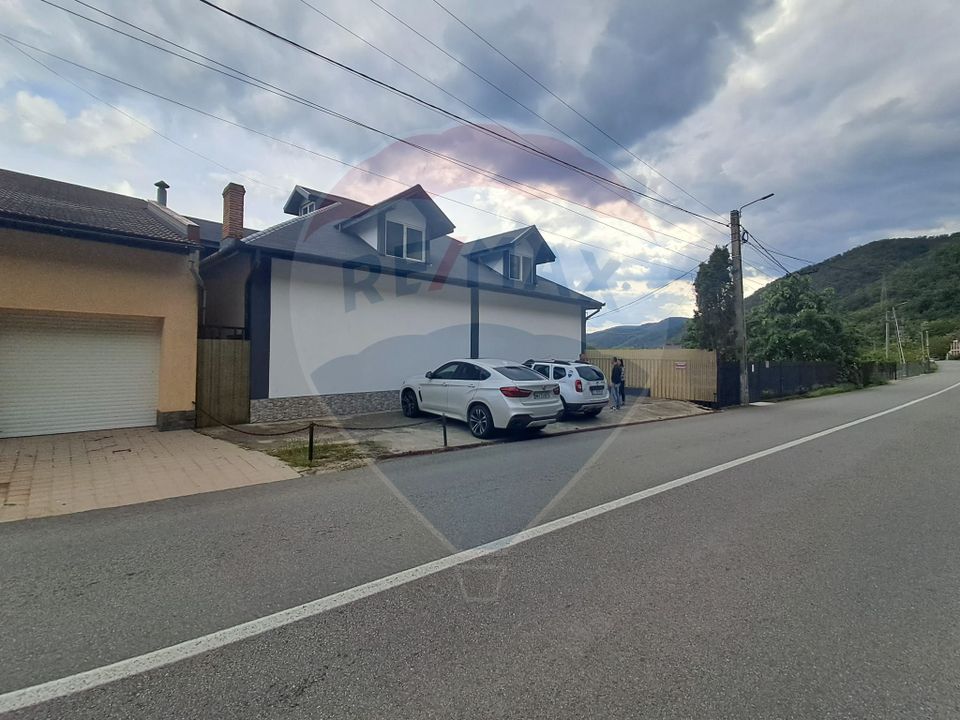 16 room Hotel / Pension for sale