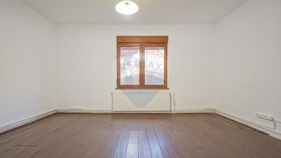 COMISION 0 Casă cu potențial excelent, teren 446 mp, Strada Fanionului