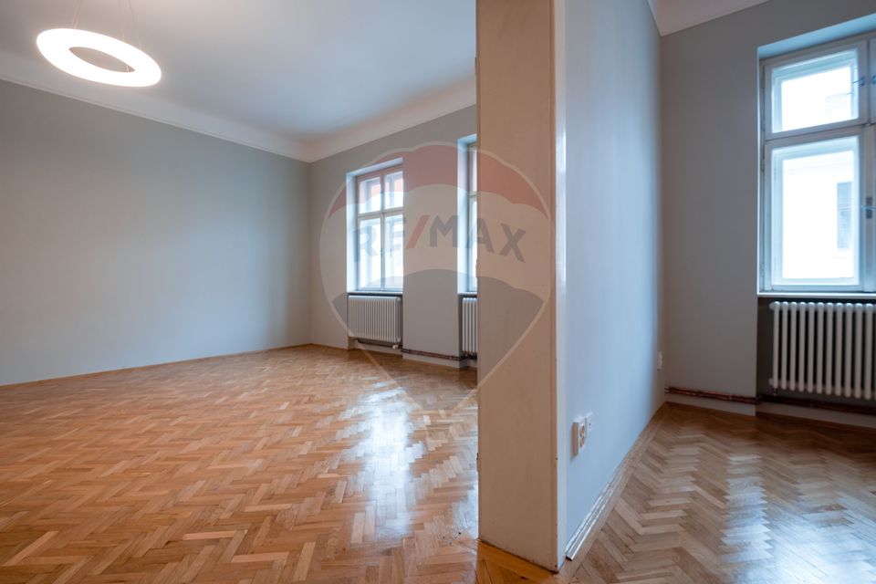 Vanzare  apartament de 2 camere in cladire interbelica, ultracentral