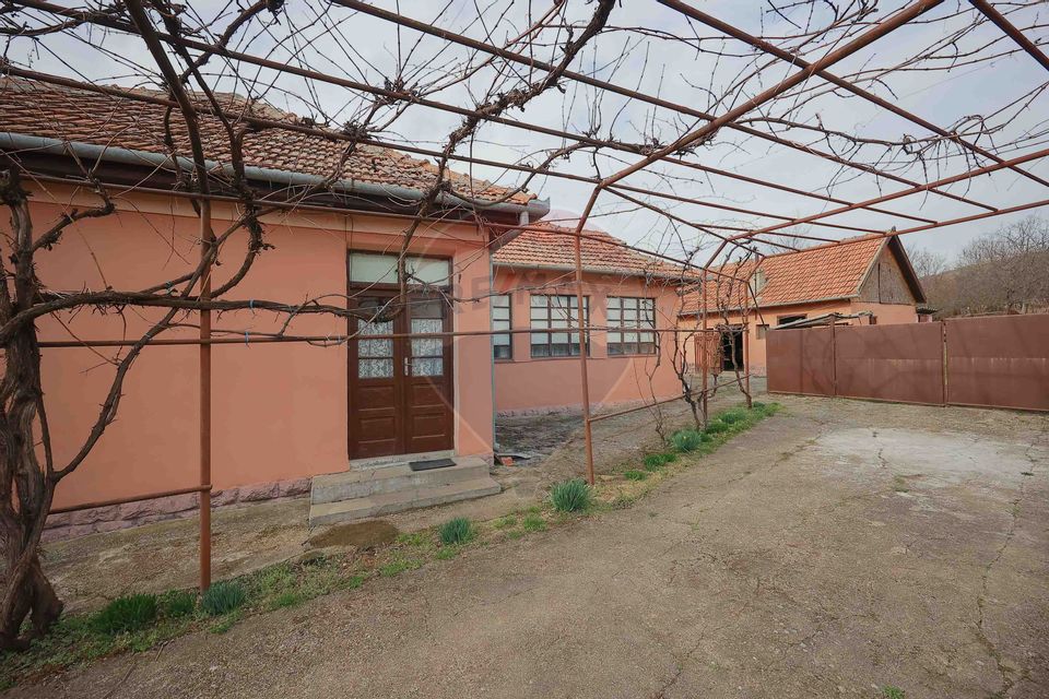 De vânzare Casā + Teren 2685 mp Intravilan, Betfia, Bihor