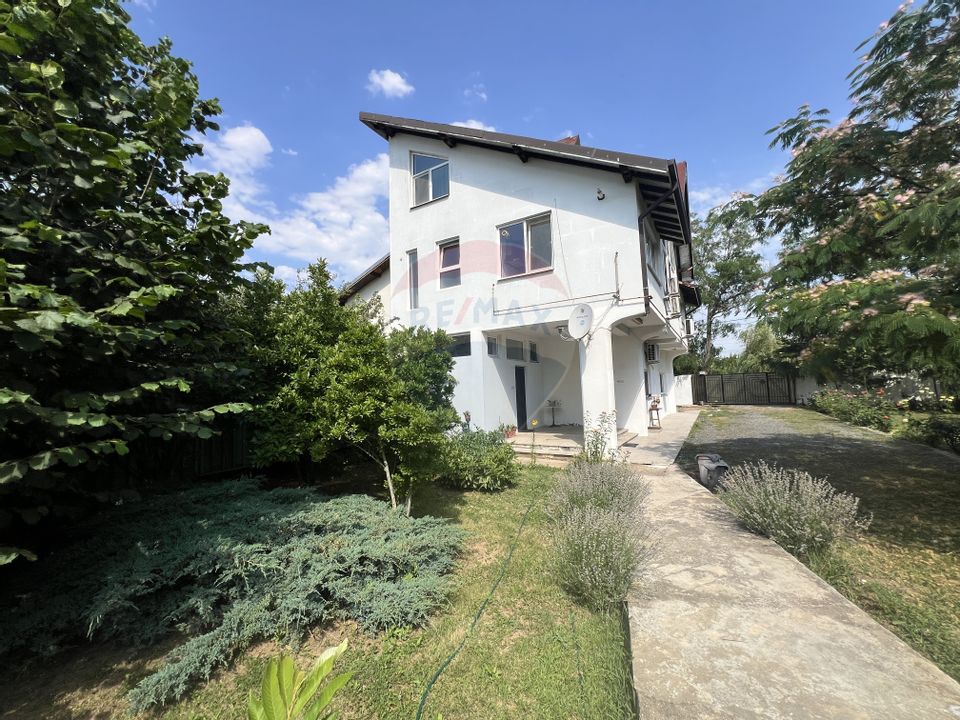 8 room House / Villa for sale