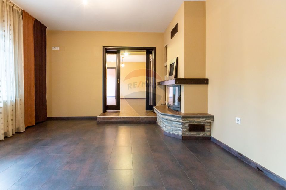 10 room House / Villa for sale, Serbanesti area