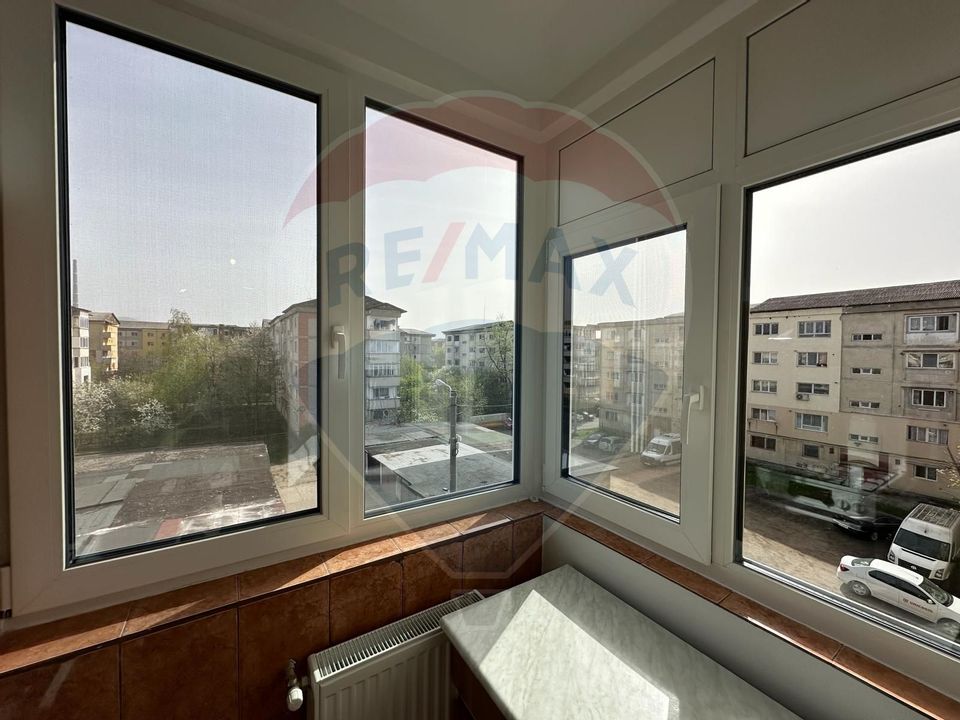 Apartament cu 3 camere de închiriat pe strada Pășunii