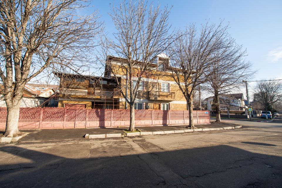 Casa individuala cu 7 camere, de vanzare 250 mp utili,  Buzau