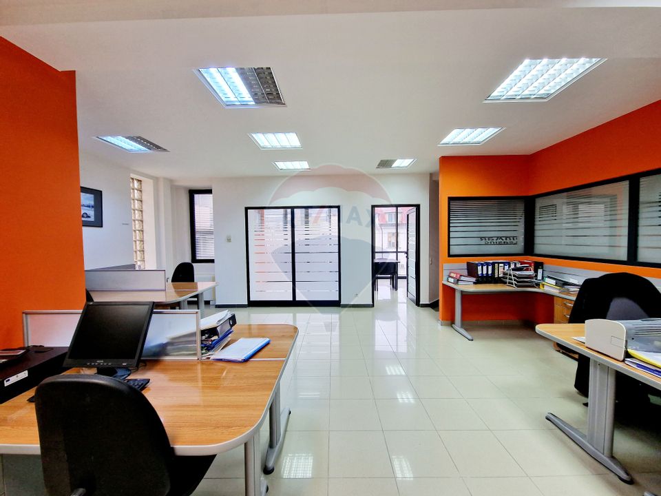 Office Building 365 sqm Fire Tower Area 6 Parking Spaces