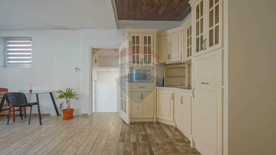 8 room House / Villa for sale, Aurel Vlaicu area