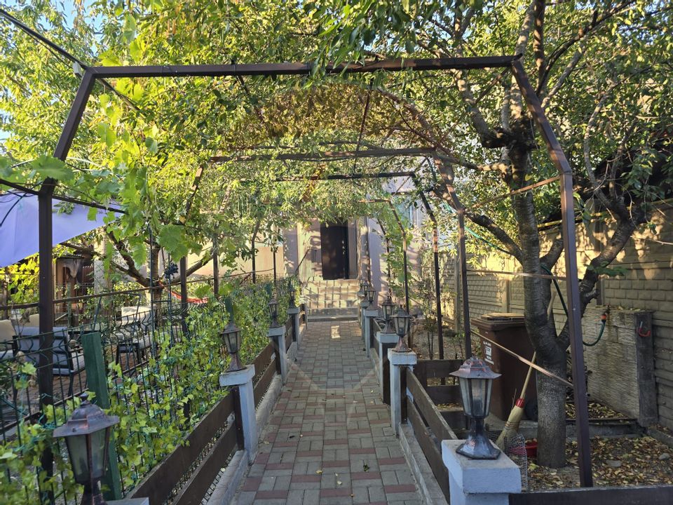 Casă / Vilă cu 5 camere de vânzare în zona George Enescu