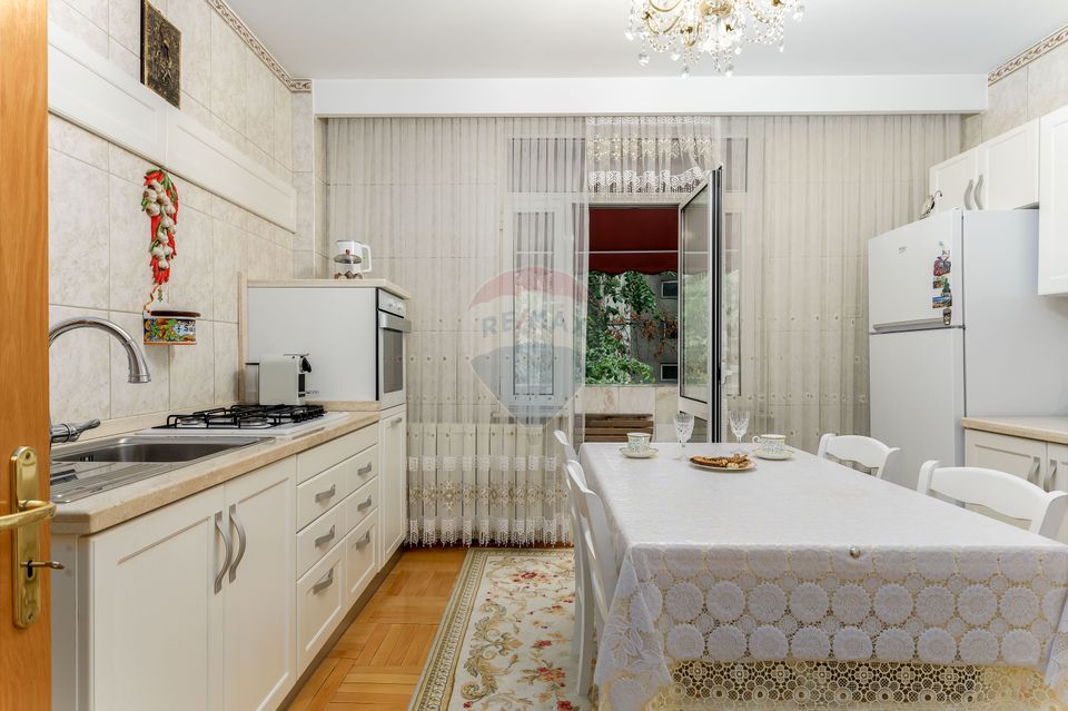 Apartament cu 5 camere in vila, curte si dependinte în Dorobanti