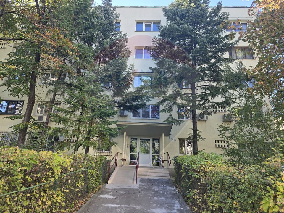 DE VANZARE Apartament cu 3 camere în zona Titan