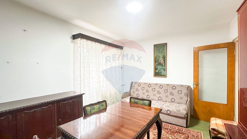 Apartament 3 camere de vanzare str Luica/P-ta Resita