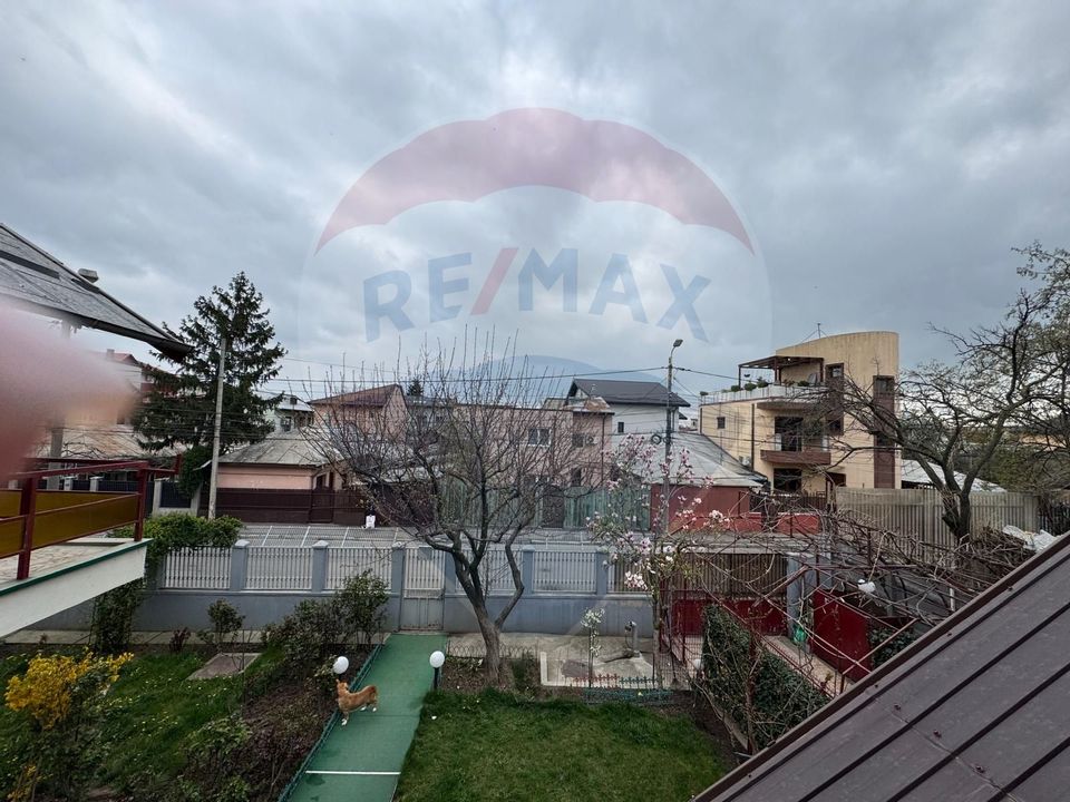 House / Villa with 6 rooms for sale in the area of 23 August (Catelul)