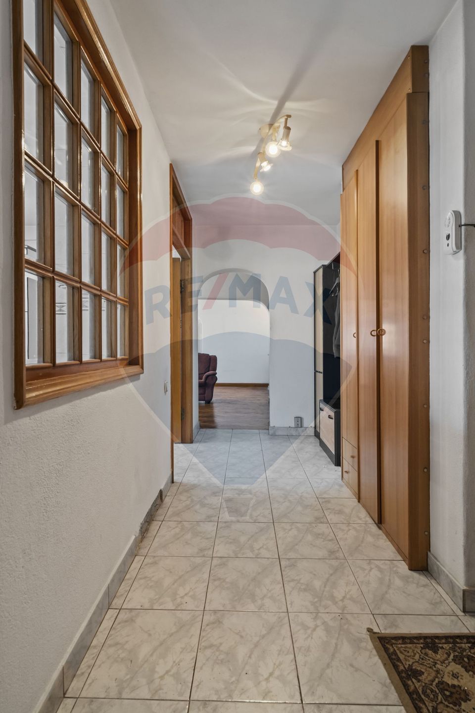 Apartament cu 5 camere de închiriat-Calea 13 septembrie.