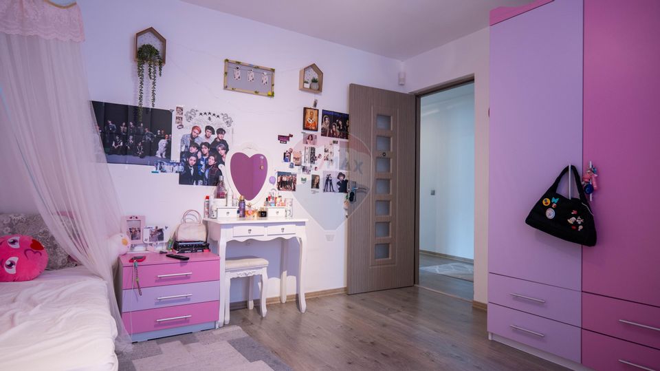 4 room House / Villa for sale, Exterior Est area
