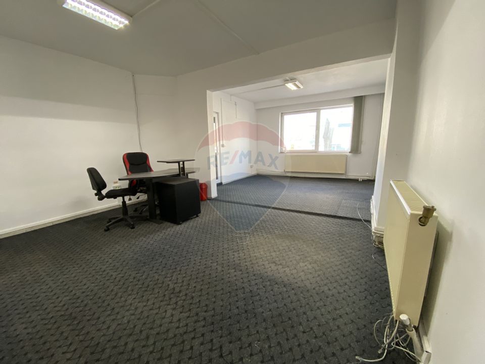 135sq.m Commercial Space for rent, Ultracentral area