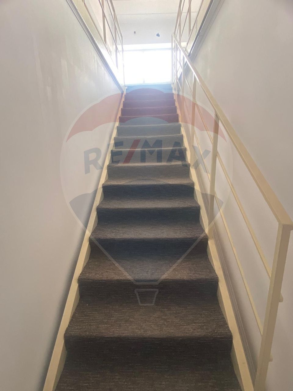 DE INCHIRIAT Spații comerciale intre 190-1500 mp în Sectorul 1