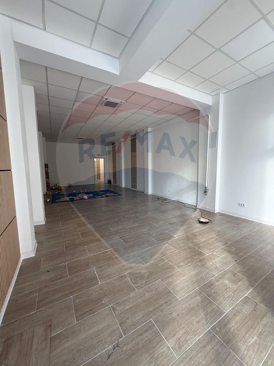 140sq.m Commercial Space for rent, 1 Mai area