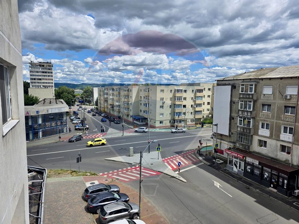Apartament cu 3 camere decomandat de vânzare, zona Orizont