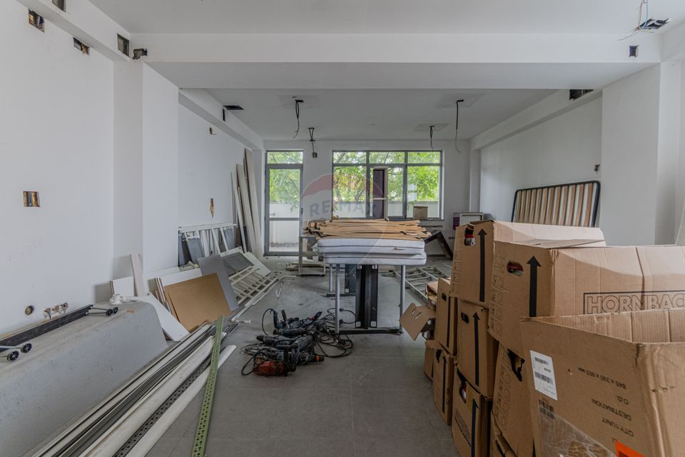 Cladire de 902 mp utili de vânzare, zona Grivitei - DN 13, COMISION 0