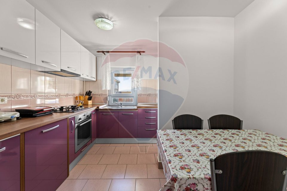 Apartament cu 3 camere de închiriat - zona Boul Rosu