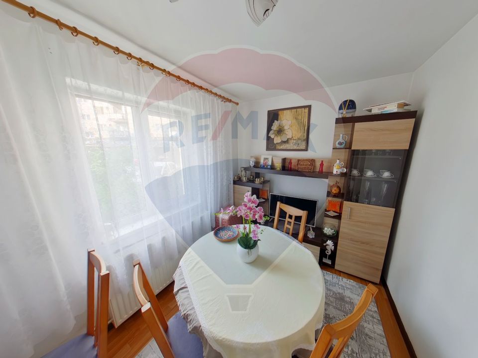 Apartament cu 3 camere de vânzare în zona Sud-Vest