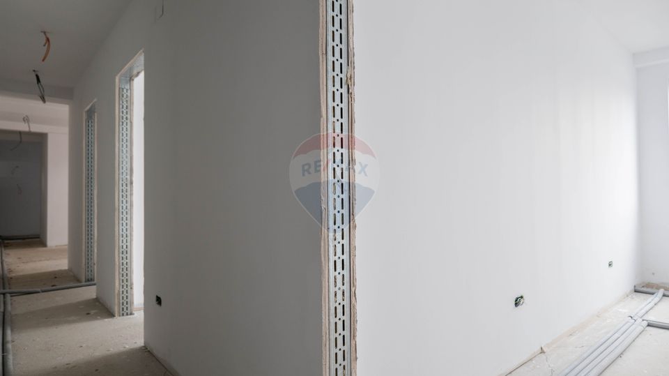 Hala de închiriat 1.800 mp cu teren 5.000 mp - Acces rapid la centura