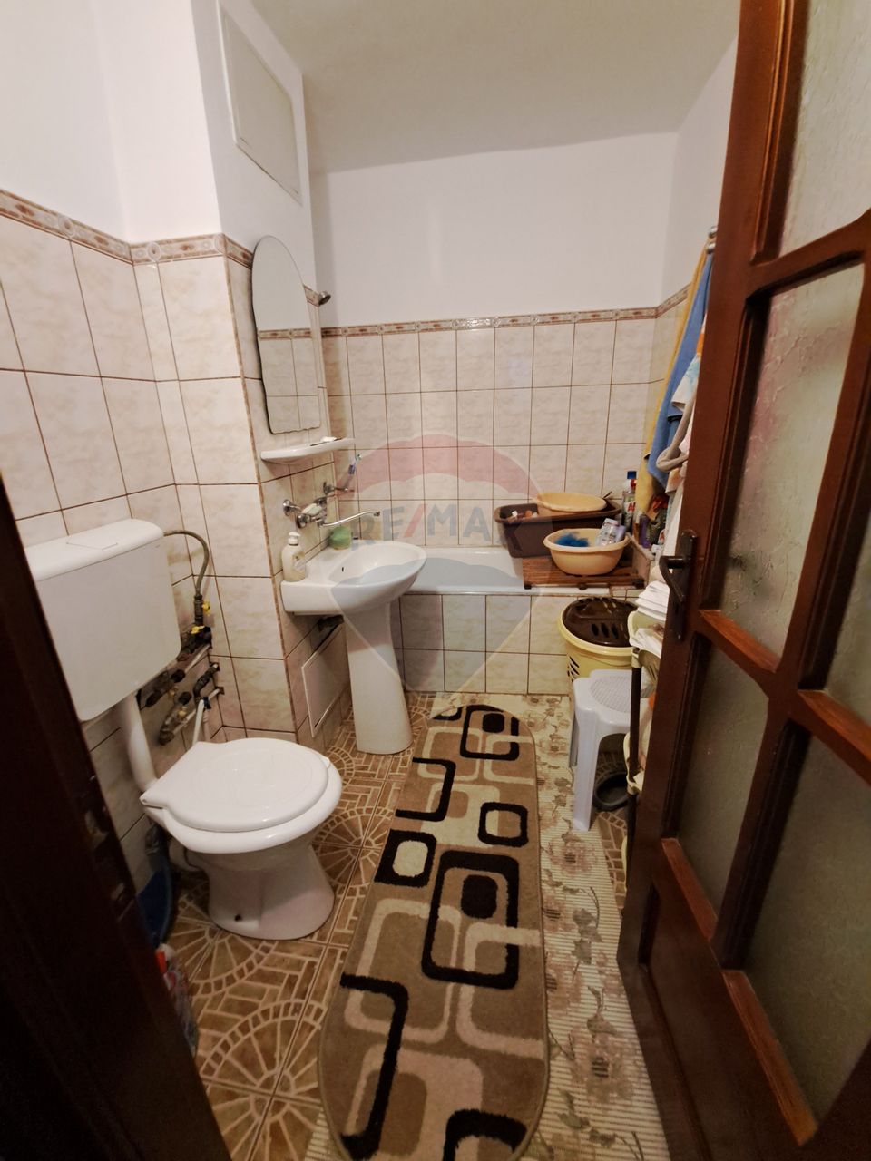 3 camere de închiriat, zona Consul