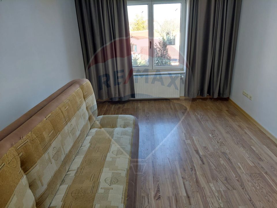 Casă de inchiriat Stupini, living, 3 dormitoare, 500mp