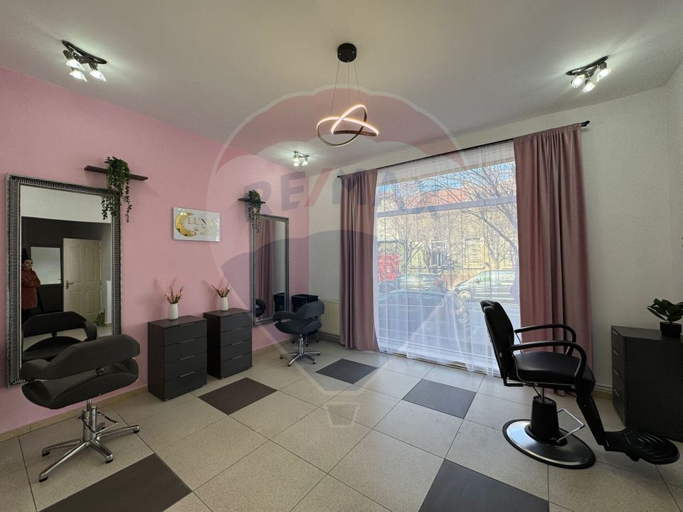 Scaun /camera de inchiriat-salon de infrumusetare (zona centrala)