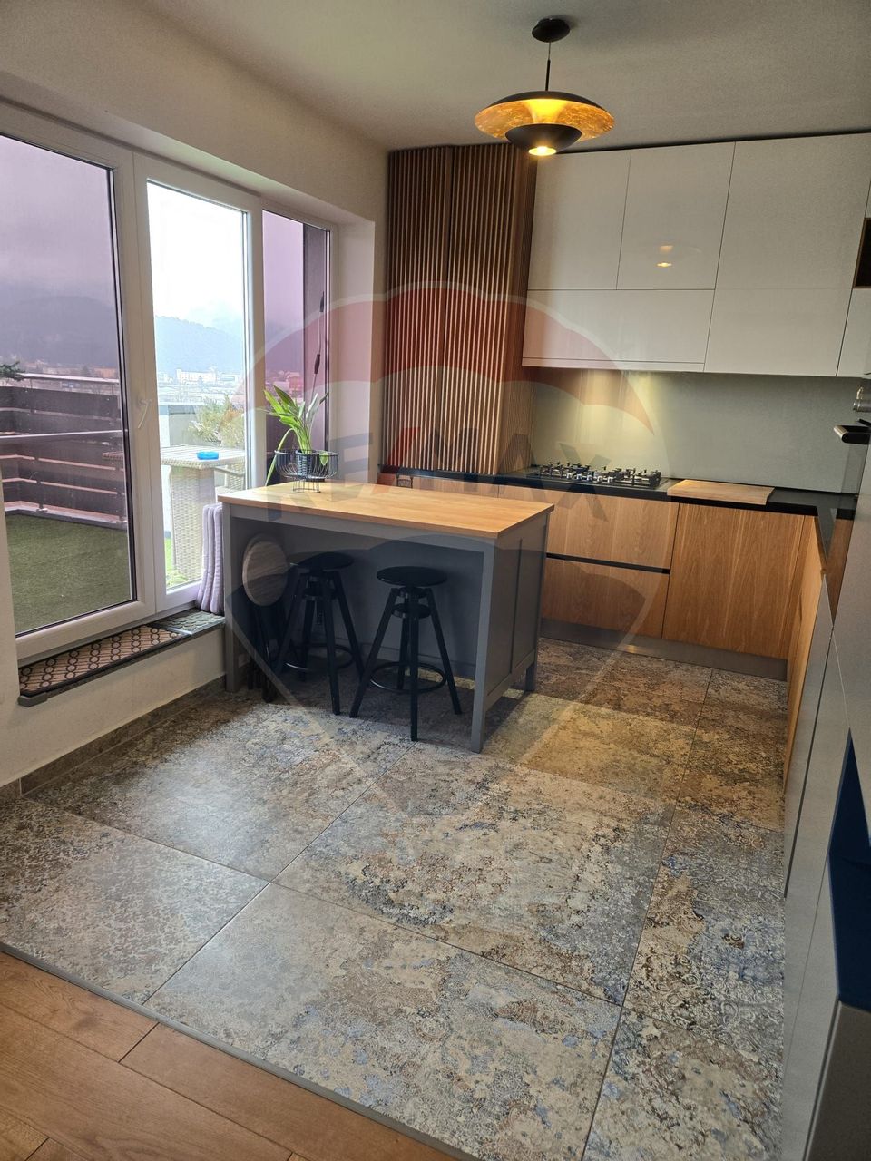 Apartament de lux cu 3 camere de închiriat