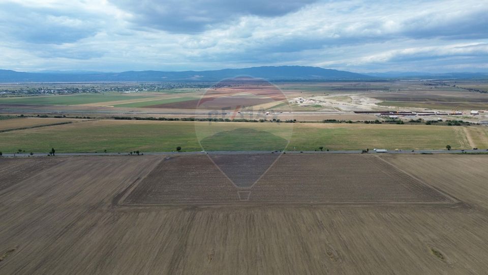 Land 27,500sqm Tisita / Soseaua e85