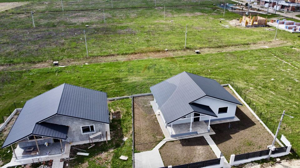 Casă / Vilă cu 3 camere de vânzare în zona Vest