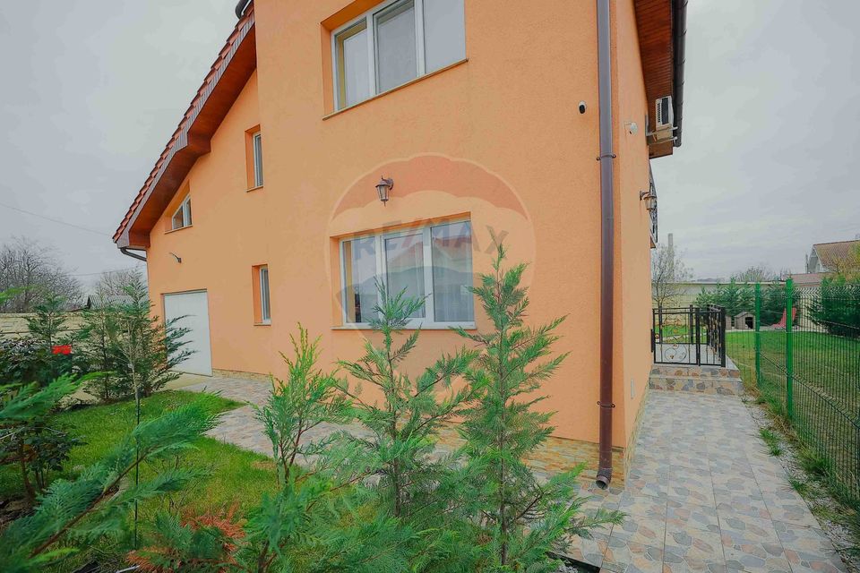 Casă familie mare Episcopia, 6 camere, garaj, curte 500 mp, de vânzare