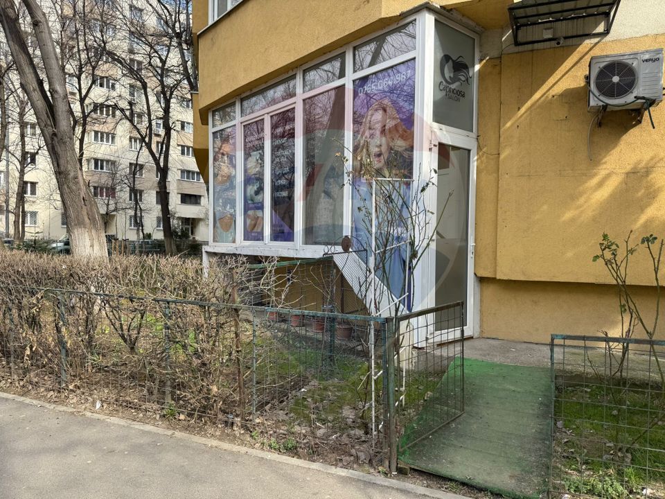 Spațiu comercial stradal 61 mp, Bd. Chisinau - vitrina si acces direct