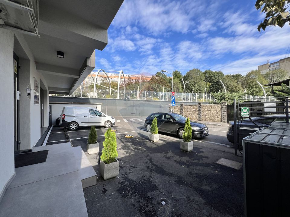 Spațiu comercial modern de închiriat / 2 locuri de parcare