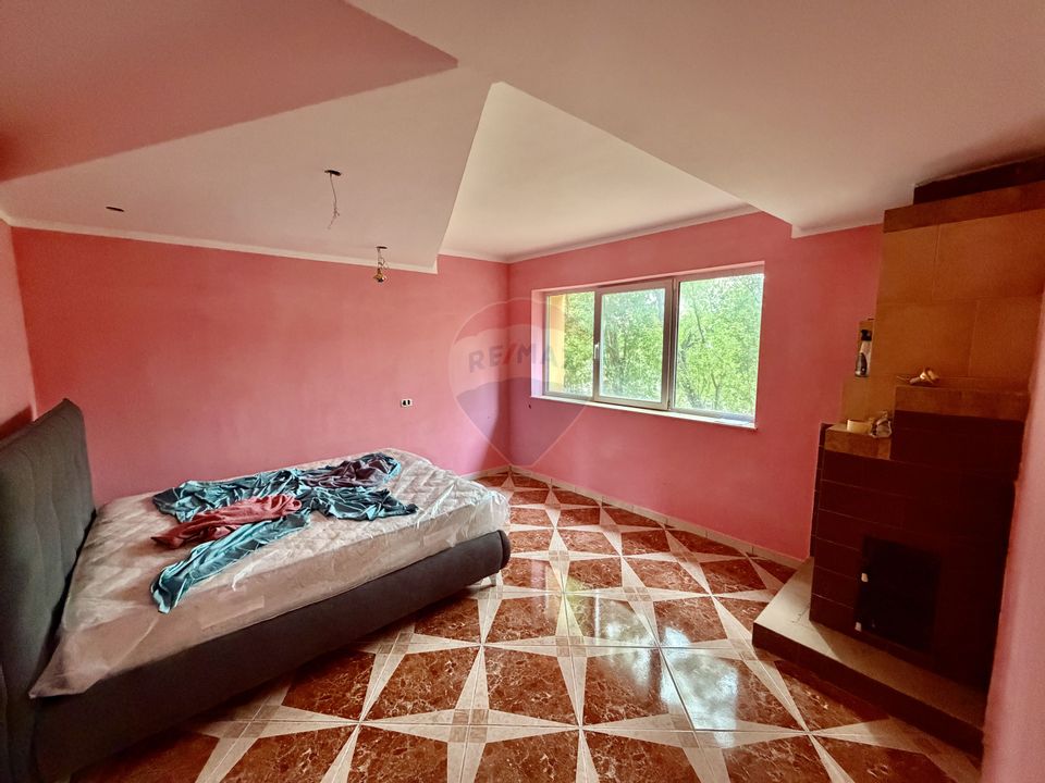 Casă / Vilă cu 8 camere