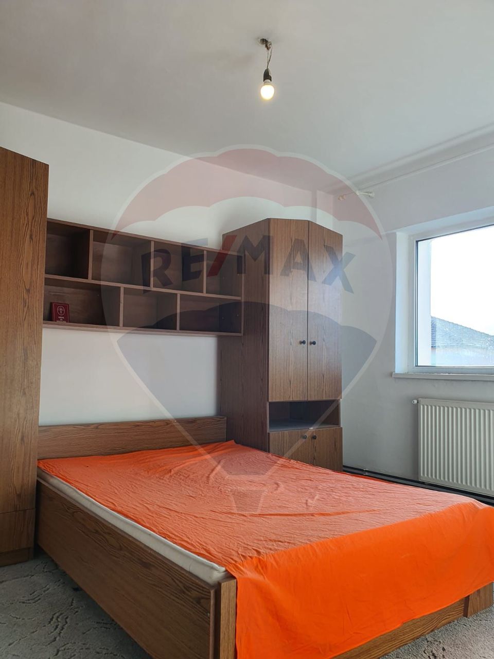 Apartament cu 3 camere de vânzare în zona Vitrometan