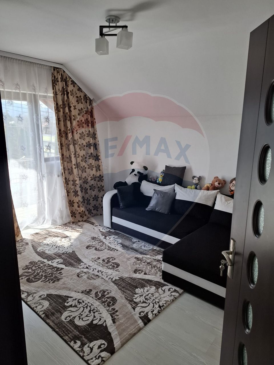 Casă / Vilă cu 5 camere de vânzare