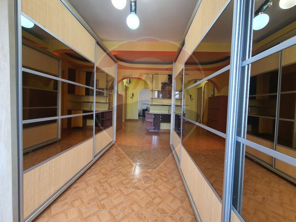 Vanzare apartament 4 camere în zona Rahova- Dumbrava Noua