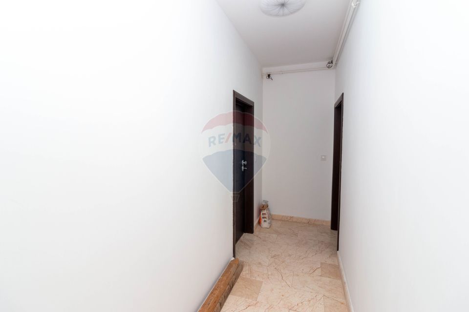 Apartament nou de 3 camere Nemobilat de inchiriat in zona Aviatiei