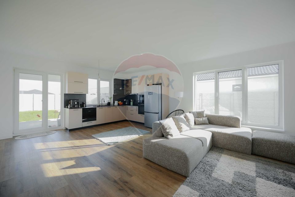 4 room House / Villa for sale