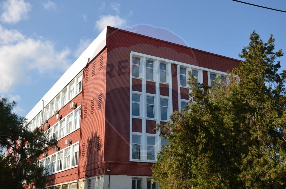 Spațiu de birouri de 4,000mp de vânzare în zona Industriilor