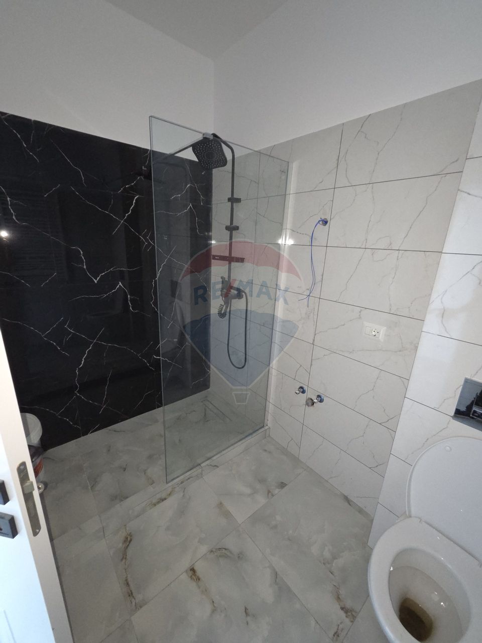 Garsoniere, apartamente cu 2 si 3 camere