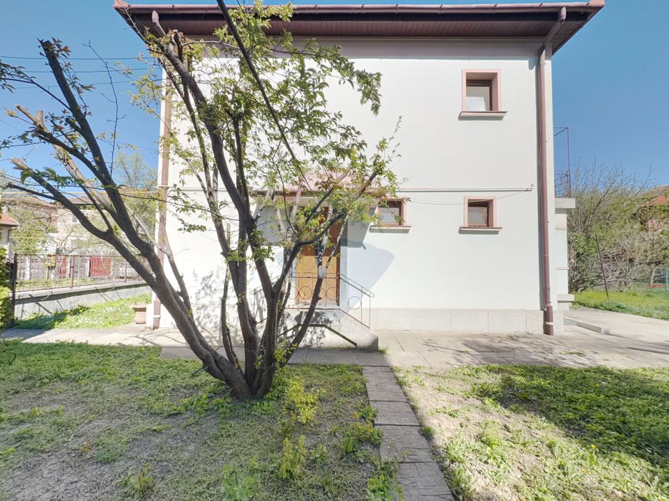 Casă / Vilă cu 5 camere de vânzare în zona Tipografilor