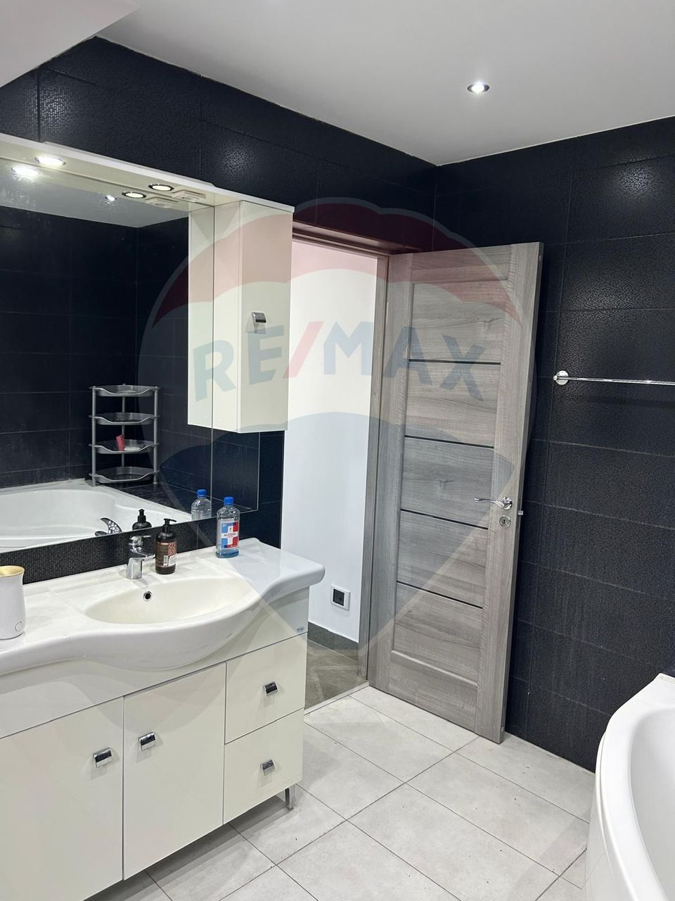 DE VANZARE Casă / Vilă cu 5 camere de vânzare în BUFTEA