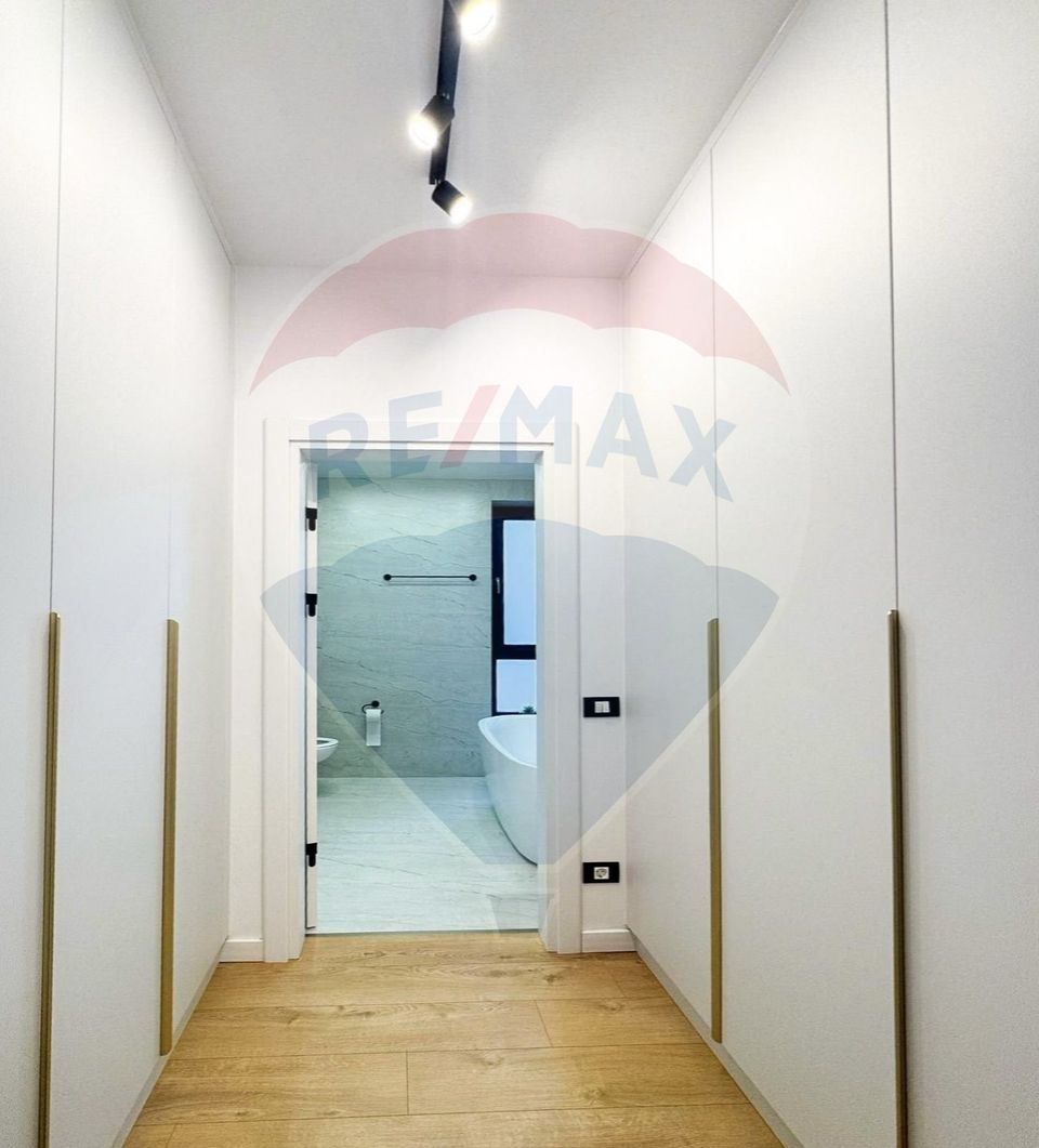 House / Villa for sale in Mogosoaia, shop, bus, utilities