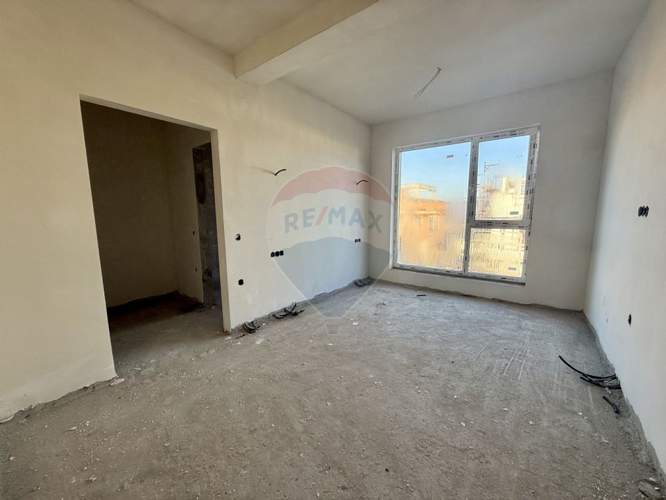 COMISION 0%-  Casă / Vilă cu 5 camere de vânzare semifinisata