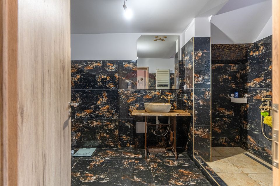 Casă / Vilă cu 6 camere de vânzare in Tarlungeni