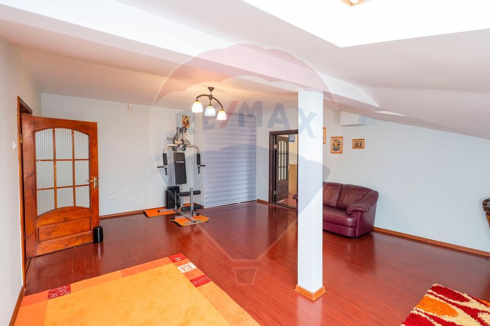 Casă 5 camere de închiriat în zona Centrala