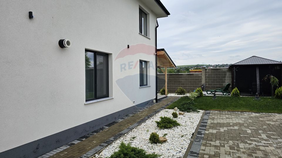 5 room House / Villa for sale